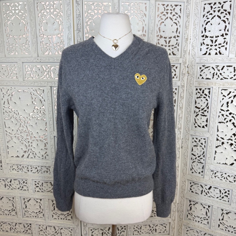 Play Comme Des Garçons Gray Wool V Neck Sweater Sz M Heart Soft Preppy